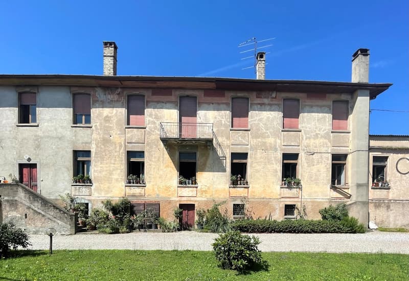 Rodero (Italia): si vende stabile di 2 piani da ristrutturare (3)
