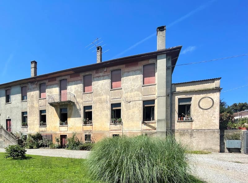 Rodero (Italia): si vende stabile di 2 piani da ristrutturare (4)