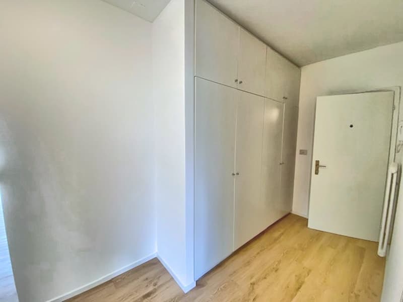 Luminoso appartamento di 3.5 locali con balcone a Vezia (5)