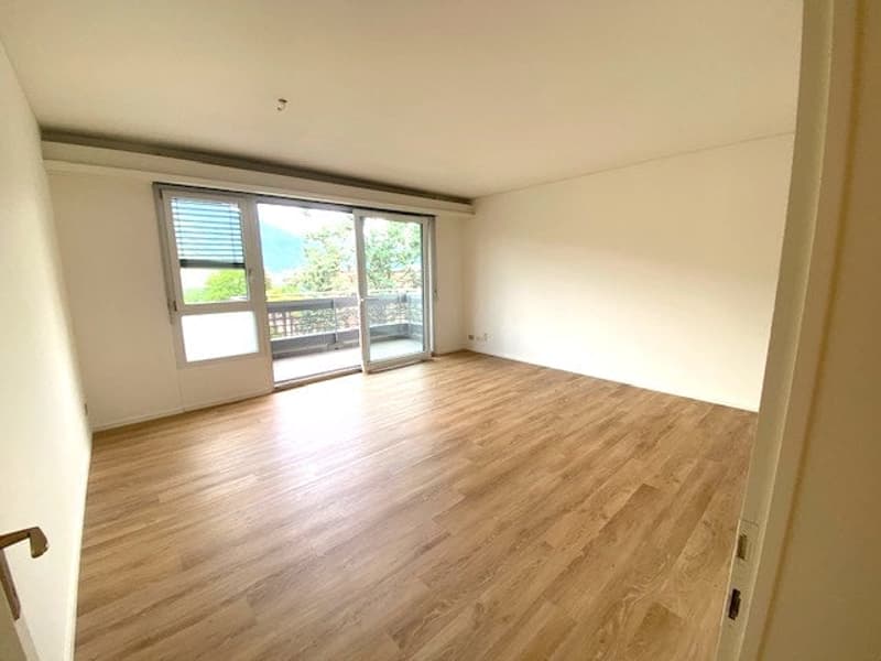 Luminoso appartamento di 3.5 locali con balcone a Vezia (9)