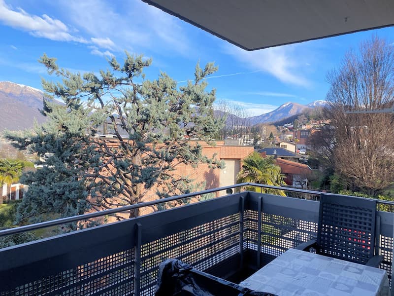 Luminoso appartamento di 3.5 locali con balcone a Vezia (1)