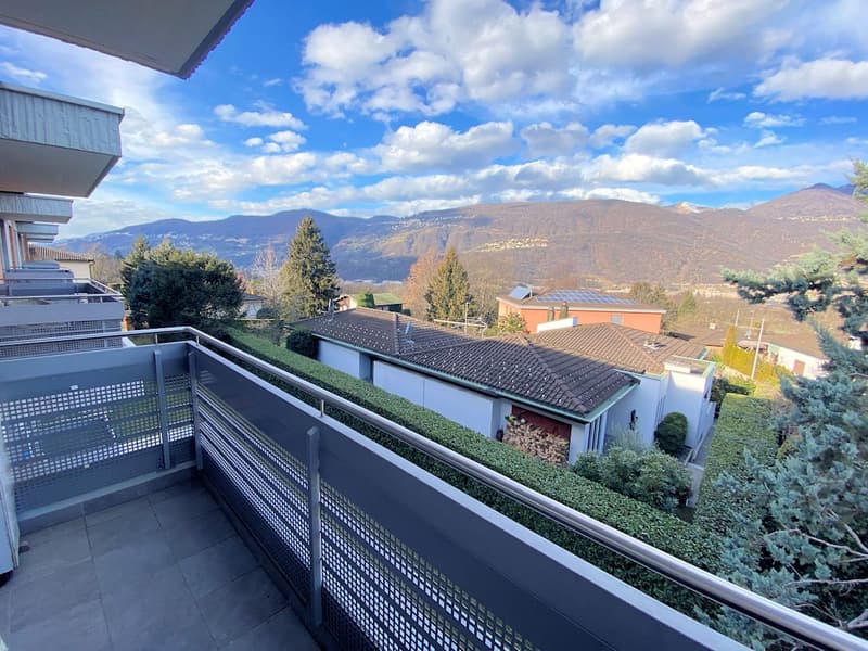 Luminoso appartamento di 3.5 locali con balcone a Vezia (2)