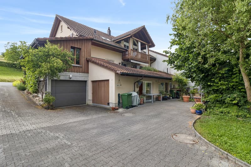 Ihr neues Zuhause - moderne Technik, ein lauschiger Garten am Bach und diverse Parkiermöglichkeiten erwarten Sie hier