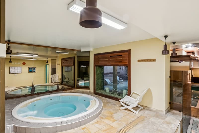 Jacuzzi