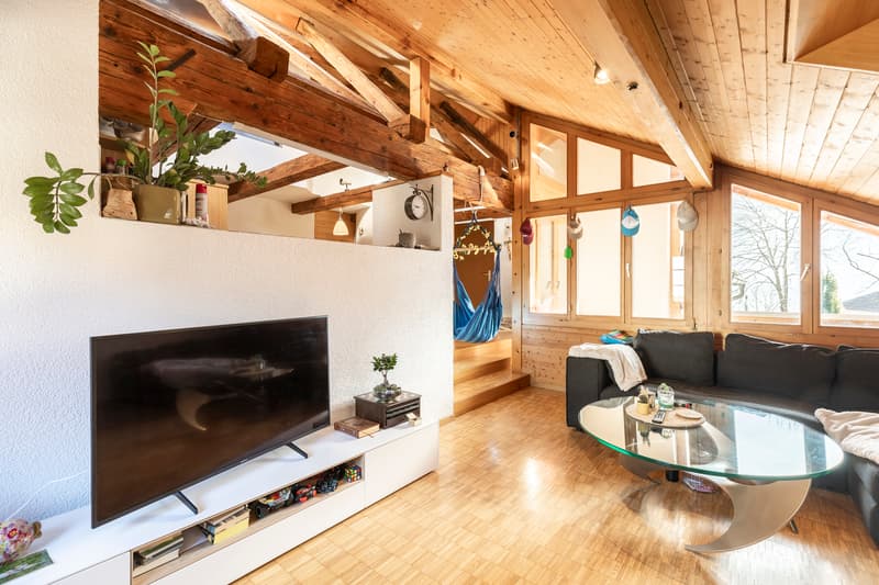Wohnzimmer in der 3.5 Zimmerwohnung im 2.OG