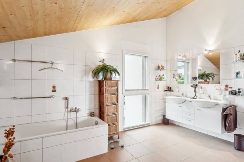 Familienbad mit Doppellavabo