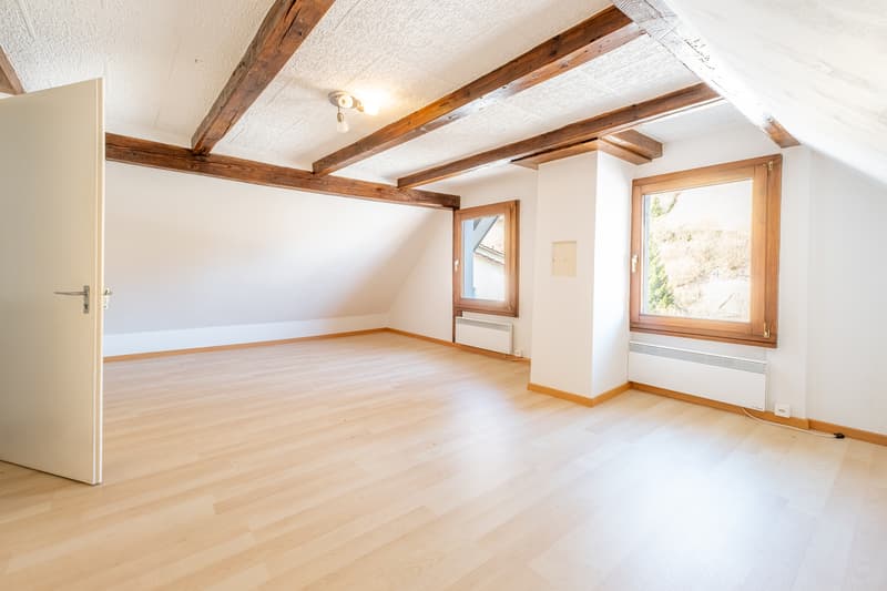 Grosszügiges Schlafzimmer im Dachgeschoss
