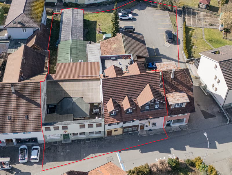 Grundstück und Gebäude in der Vogelperspektive
