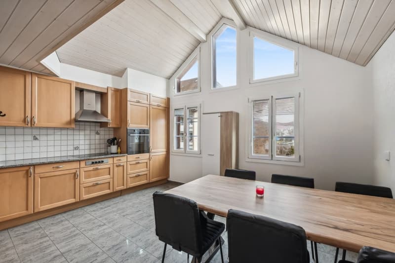Wohnküche mit Bar der Wohnung im 2. Obergeschoss