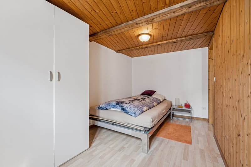 2. OG | Eines der insgesamt zwei Zimmer in der Wohnung