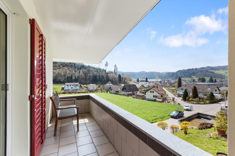 Balkon mit Aussicht über das Dorf