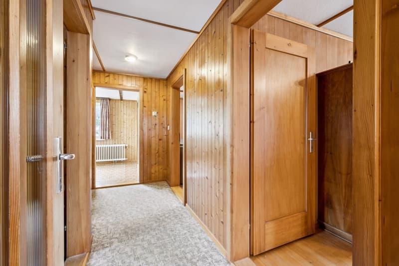 Der Gang führt zu Küche, Bad, Wohnzimmer und einem Schlafzimmer
