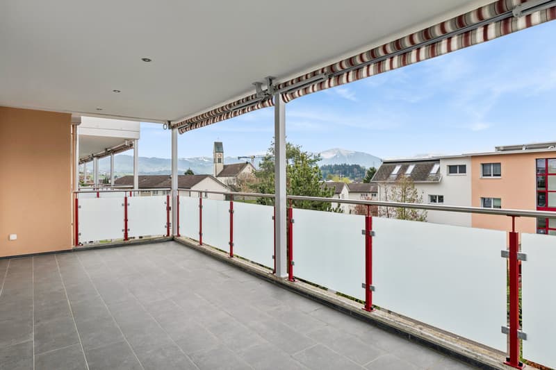 Grosser gemütlicher Balkon mit Südausrichtung