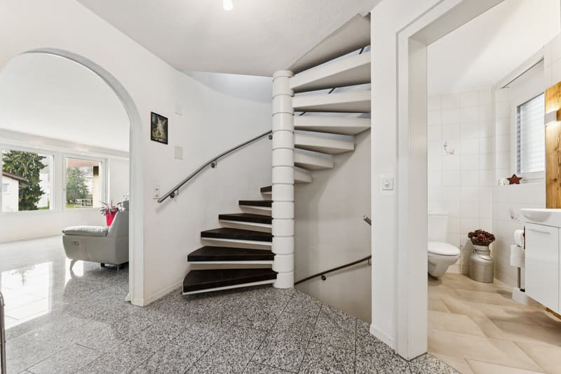 Eingangsbereich mit Wendeltreppe