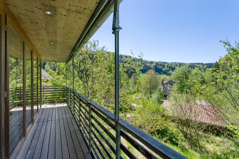 Umlaufende Veranda mit Blick zum Aumühletal