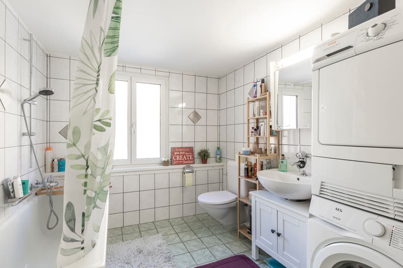 Badezimmer Wohnung links