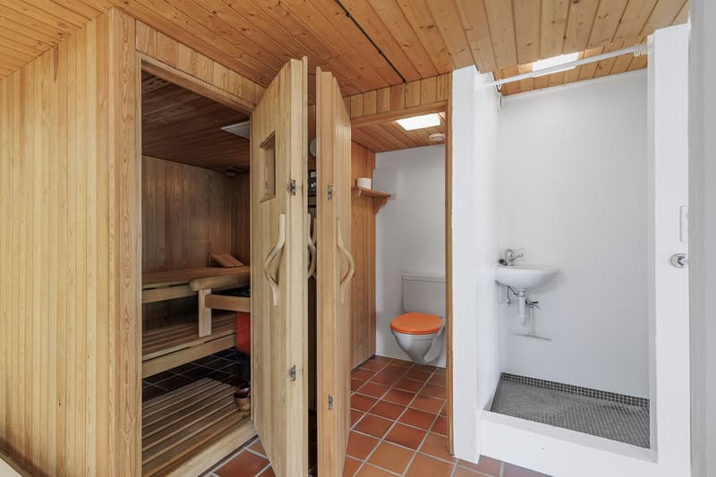 Sauna im Mehrzweckraum für mögliche Entspannungsoase