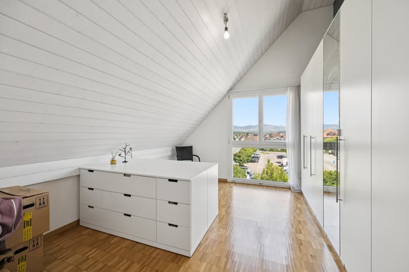 weiteres, helles Schlafzimmer