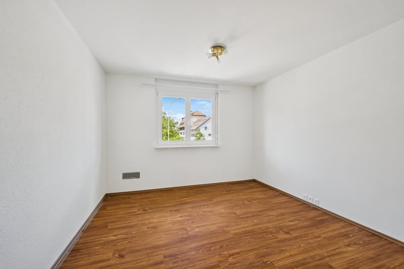 Dieses Zimmer mit ca. 15 m² eignet sich optimal als Schlafzimmer.