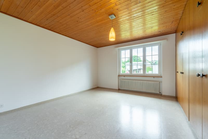 Zimmer mit Einbauschränken