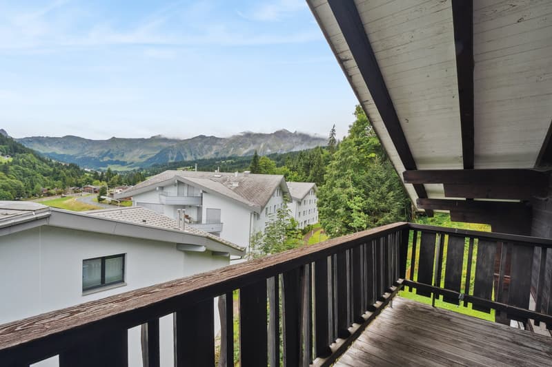 DG | Sonnenstunden mit Aussicht - der Balkon der Dachwohnung mit traumhafter Fernsicht