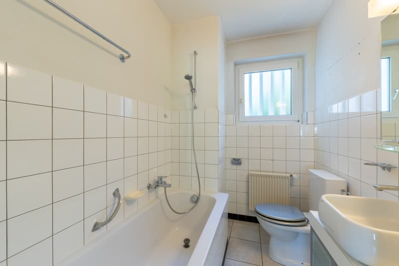 Badezimmer (Wohnung 1. OG)