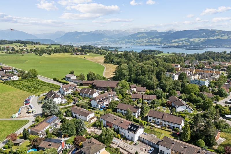 Süd-West-Ansicht mit Sicht auf den Zürichsee