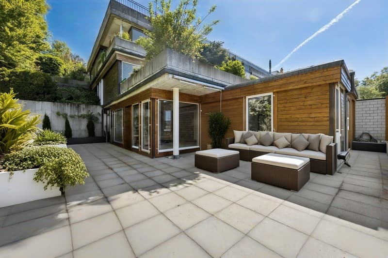 Grosse Terrasse mit Möglichkeiten zum chillen, essen und draussen geniessen - virtuelles Staging