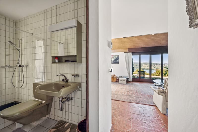 von diesem Zimmer gelangt man, vorbei am Badezimmer, in die gute Stube