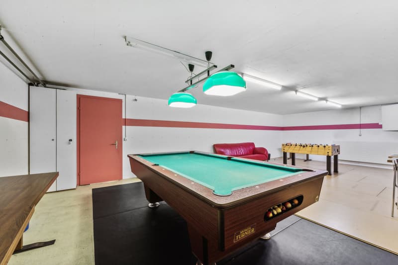grosszügiger Hobbyraum zur Mitbenützung - mit Tischfussball, Dartscheibe & Billiardtisch