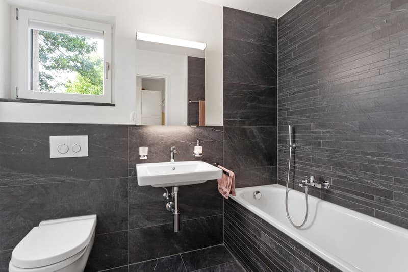Badezimmer mit Badewanne
