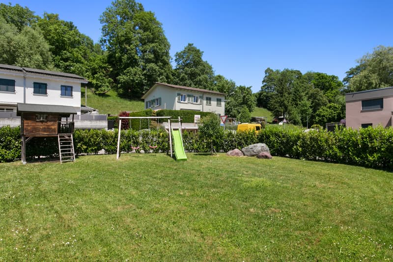 Grosse Gartenfläche mit Entwicklungspotential für Neubau