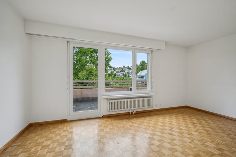 Schlafzimmer mit ca. 16 m² und Zugang zur Terrasse