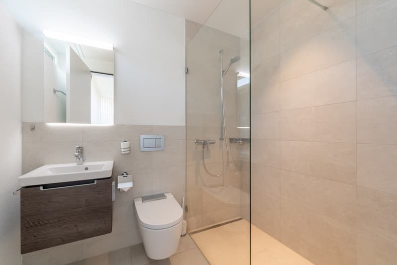 Bad en Suite mit Dusche und Dusch-WC
