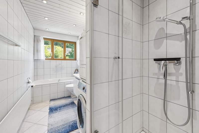 Badezimmer mit Waschturm