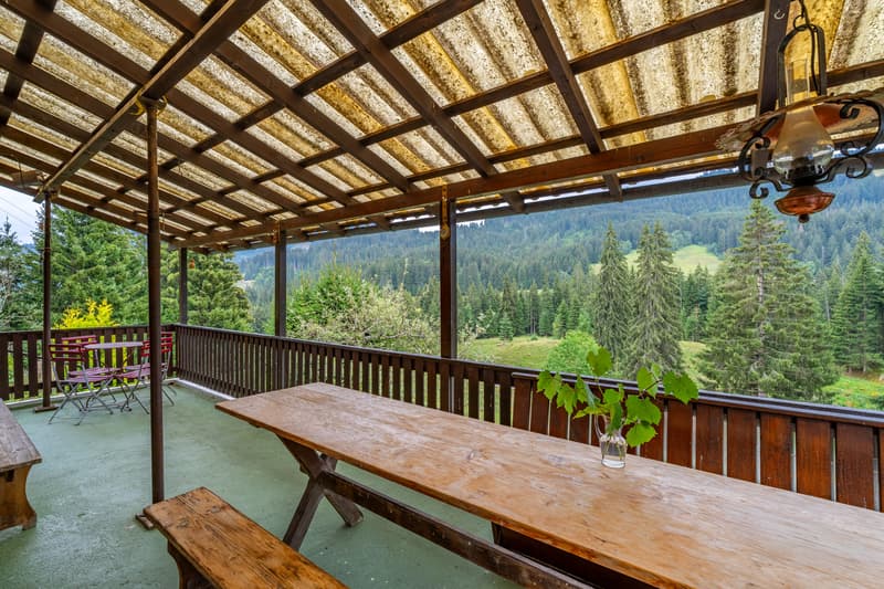 Terrasse mit Aussicht und Windschutz