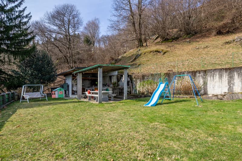 Giardino e bel porticato