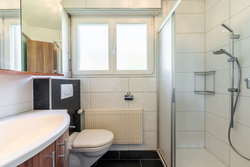 Badezimmer (EG)