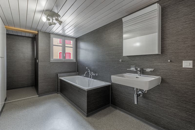 Badezimmer mit Badewanne