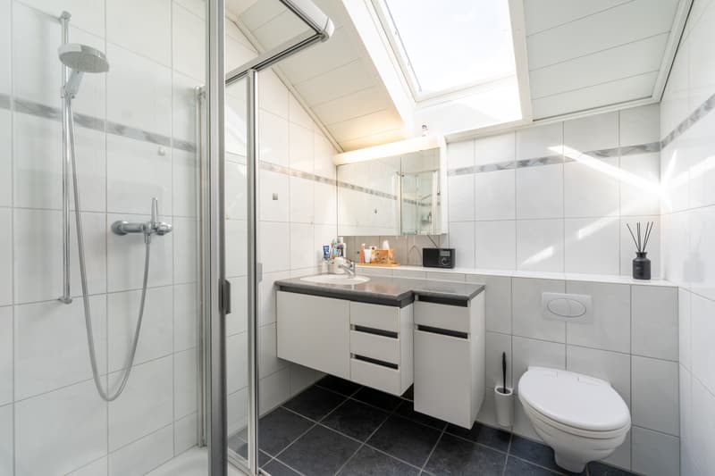 4.5-Zimmerwohnung, Obergeschoss / Dusche, WC und Lavabo