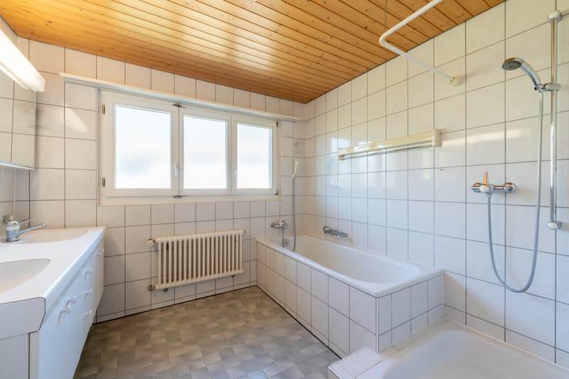 Badezimmer (OG)