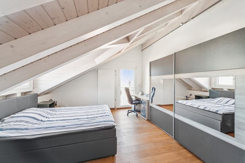 Die Schlafzimmer im Galeriegeschoss sind identisch geschnitten