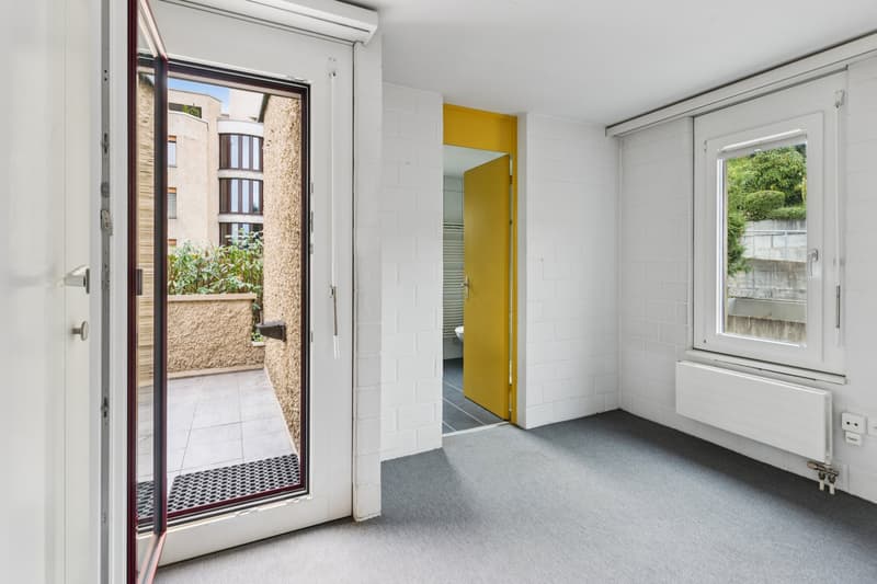 Der Korridor verbindet die Zimmer mit den Nassräumen und dem Balkon.