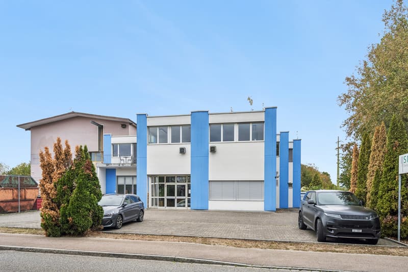 Eingang zum Gebäude sowie zum Lager