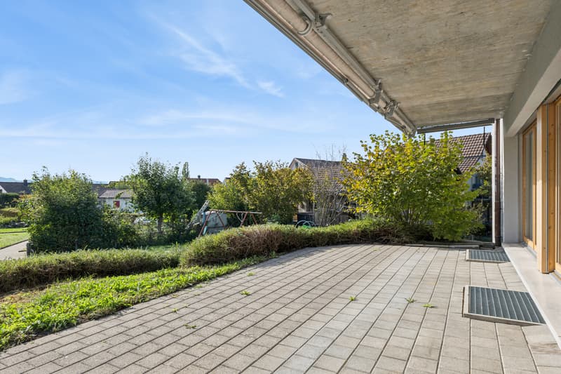Sonniger Sitzplatz mit ganztägiger Besonnung und angenehmem Grünblick