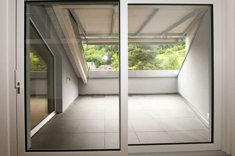 Dachwohnung auf zwei Stöcken - schöne Loggia (6)