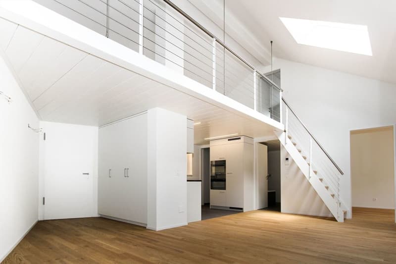 Dachwohnung auf zwei Stöcken - schöne Loggia (8)
