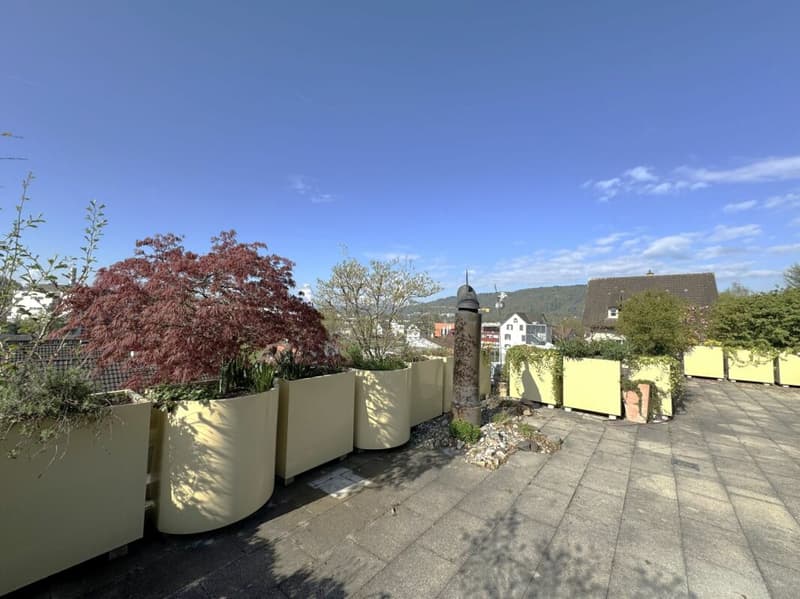 Zuoberst, sonnig mit herrlicher Aussicht und Privatsphäre (2)