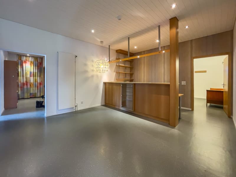 Empty room, wooden shelf, white wall, grey floor, ceiling lamps