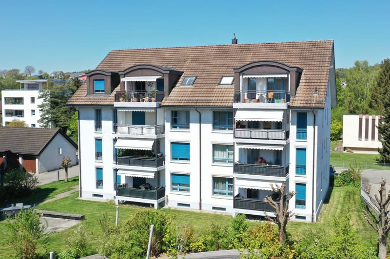 Helle 2.5 Zimmer-Wohnung mit Balkon (1)